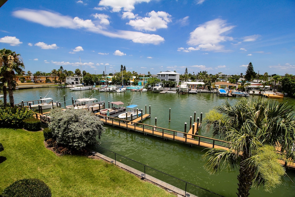 Treasure Island Hotel and Marina - photo 2