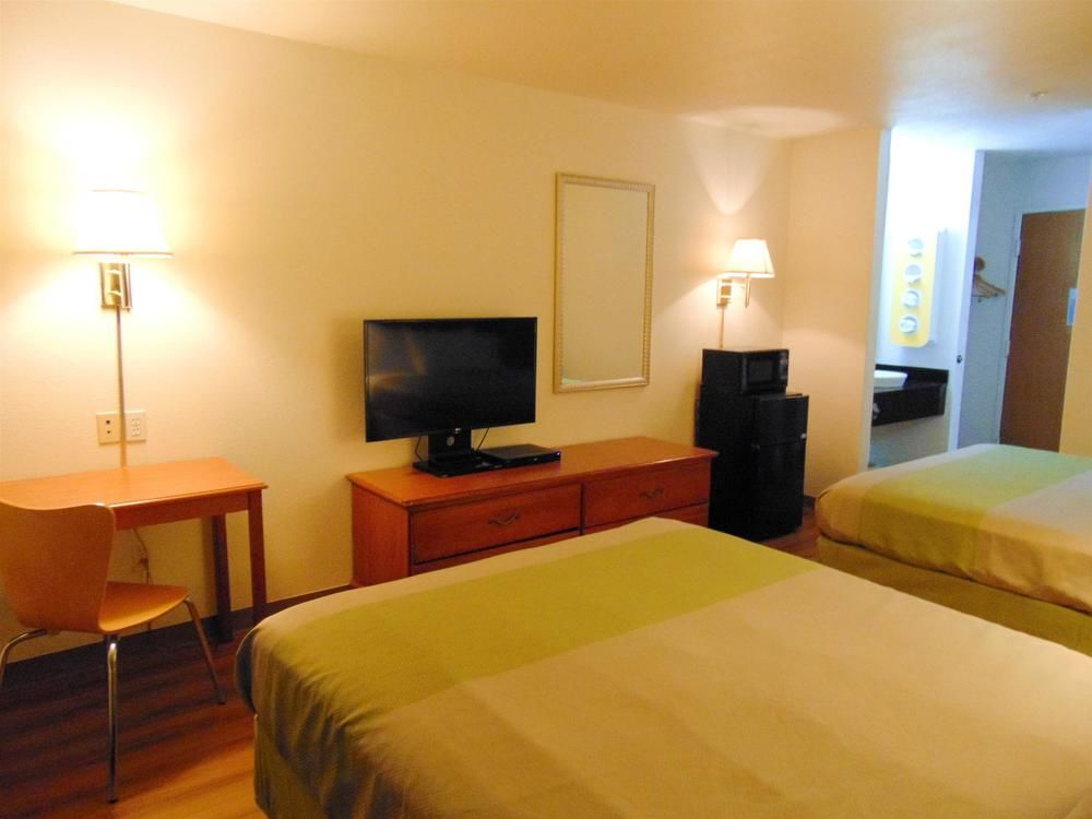 Motel 6 - photo 9