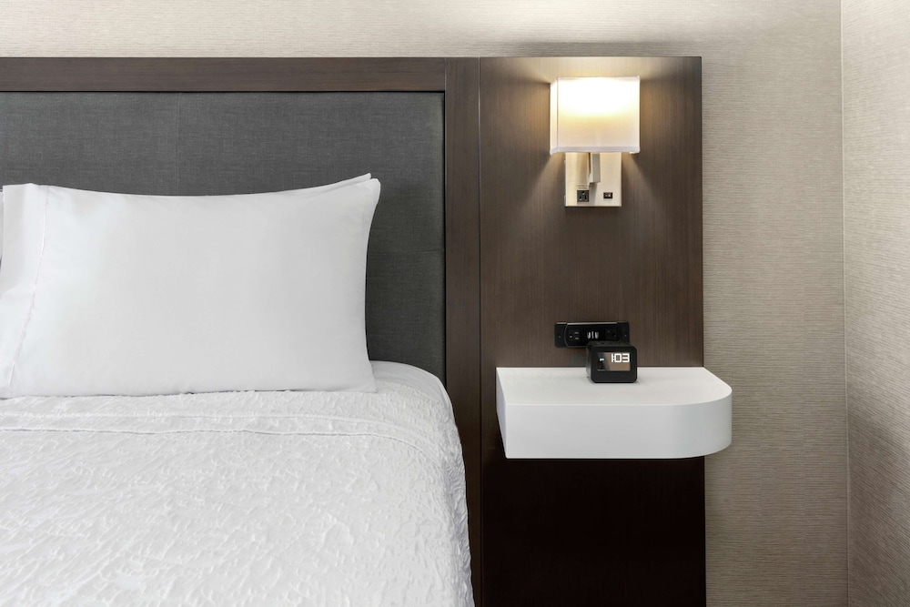 Hampton Inn & Suites Spokane Downtown South - photo 20