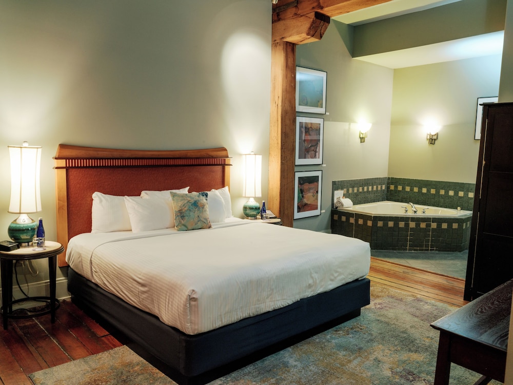 Lancaster Arts Hotel - photo 9