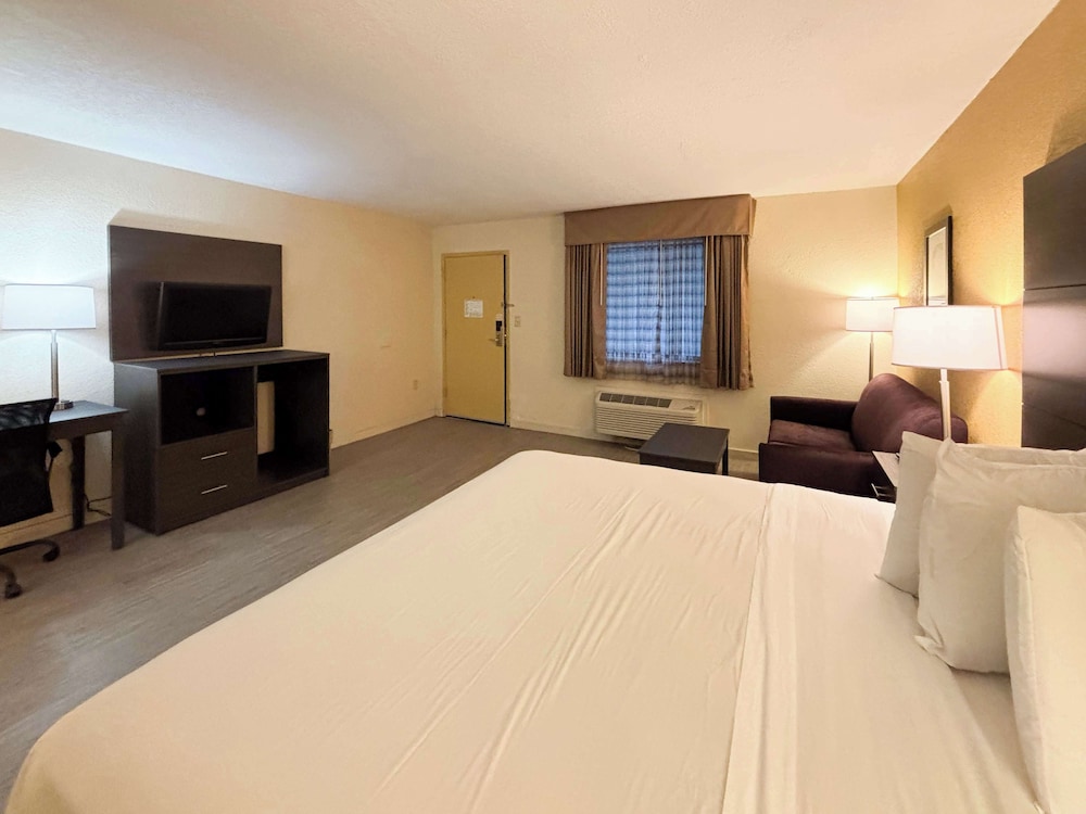 Sunset Inn Northlake - photo 7