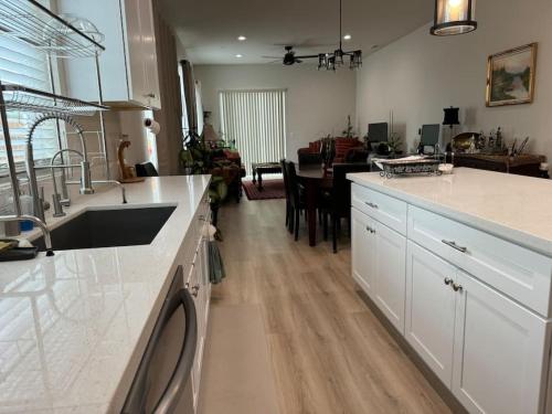 Brand New South Sacramento Home — 4-Star Luxury Hotel in Sacramento, United States