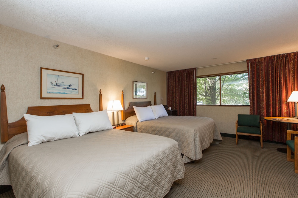 Commodores Inn - photo 13