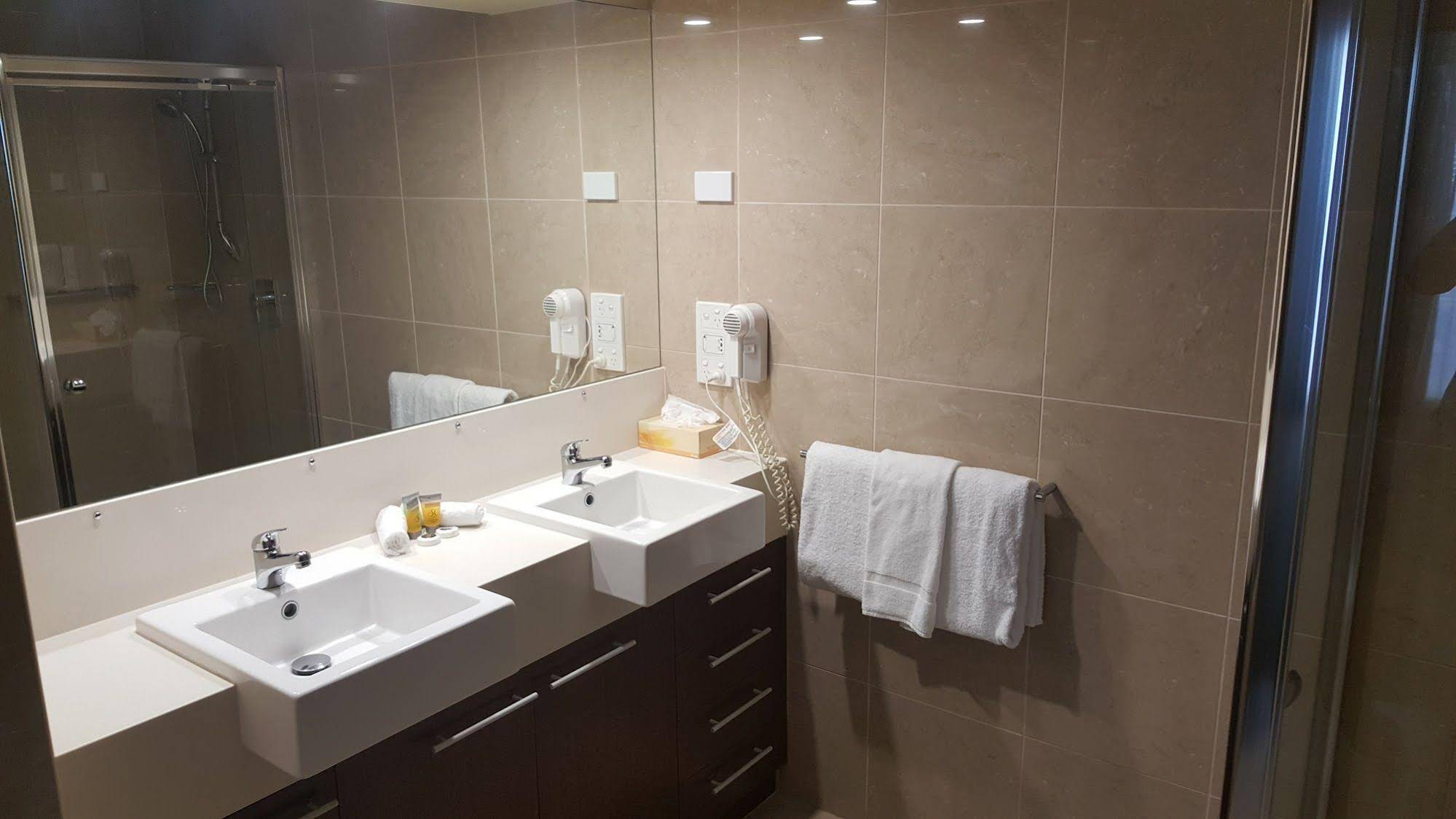 Pier One Apartments — 5-Star Luxury Hotel in Urangan, Australia