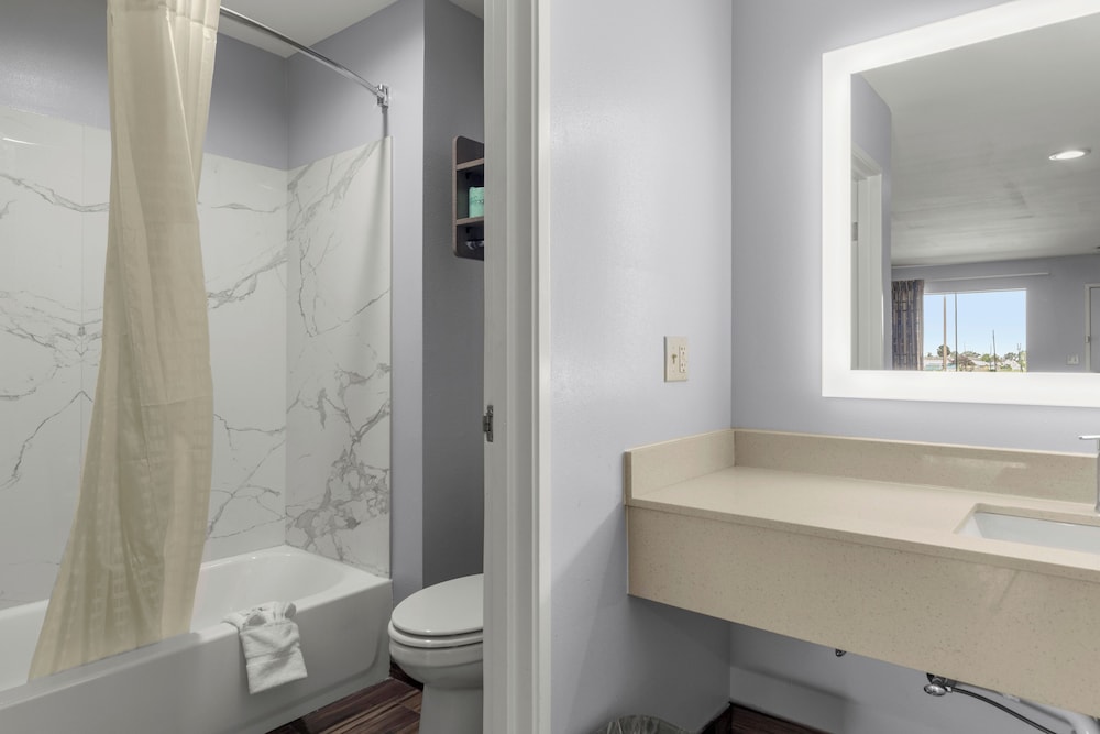 Express Inn and Suites - photo 34