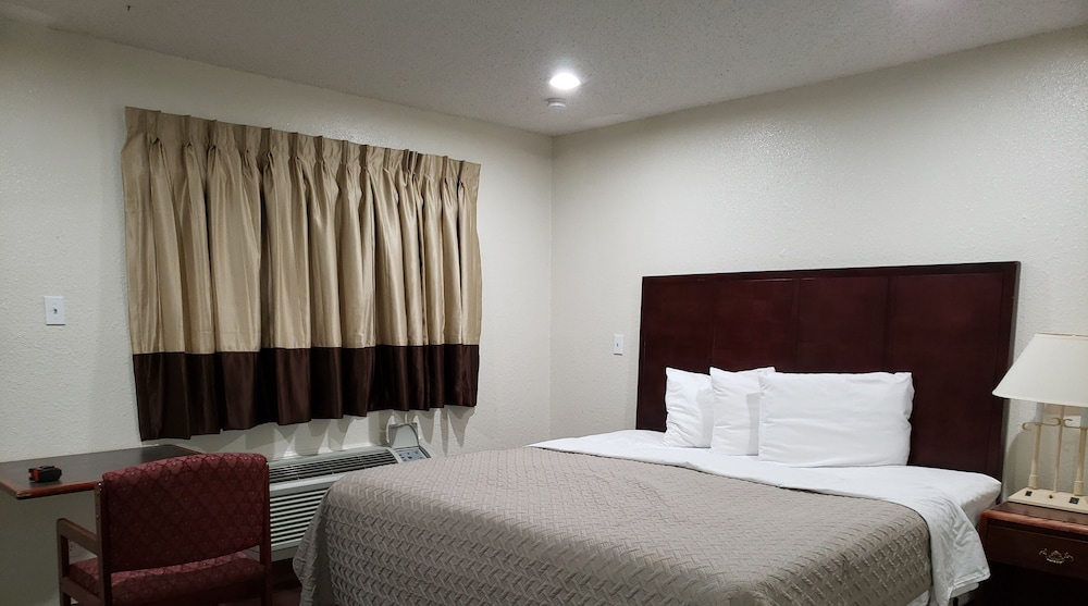 Clear Lakes Inn - photo 11