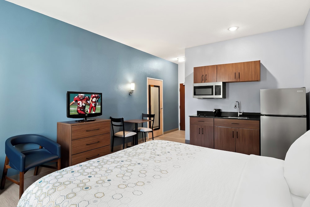 HomeTowne Studios by Red Roof East Lansing Okemos - photo 11