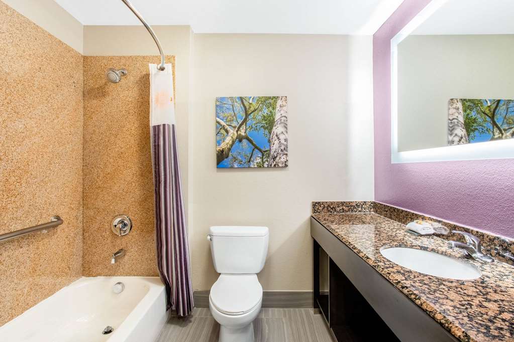 La Quinta Inn & Suites by Wyndham Hillsboro - photo 18