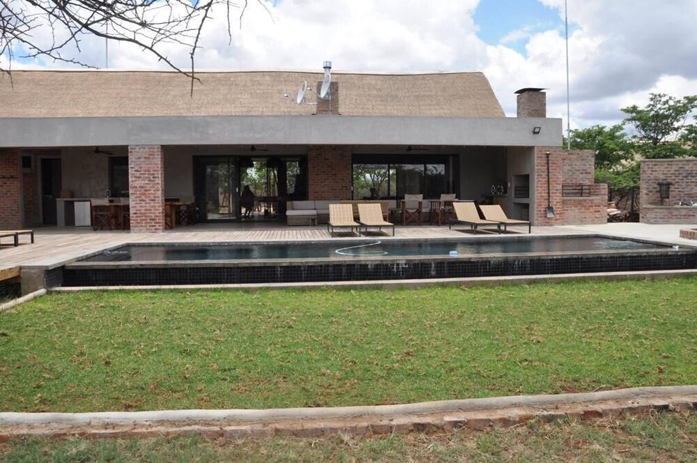 Leopardsong Game Lodge — 4-Star Luxury Hotel in Cullinan, South Africa