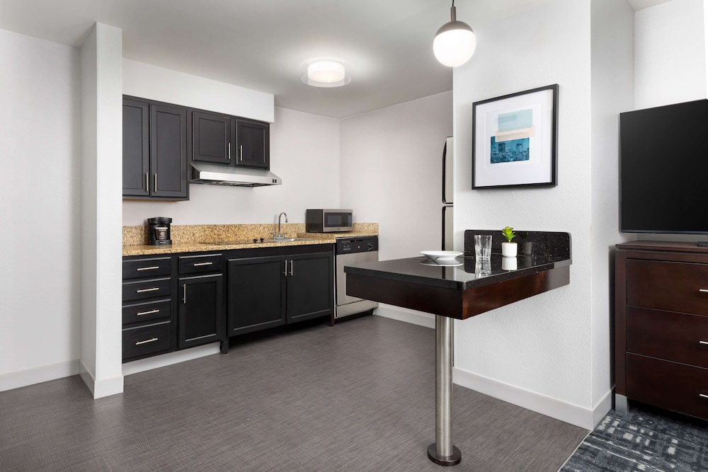 Homewood Suites by Hilton Manchester Airport - photo 20