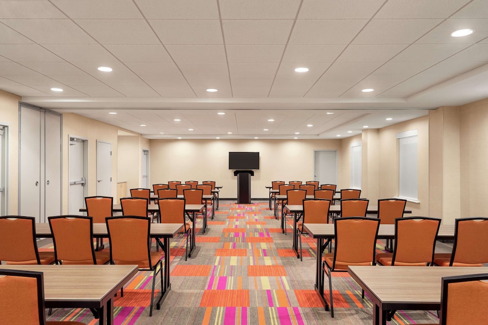 Home2 Suites by Hilton Woodbridge Potomac Mills - photo 42