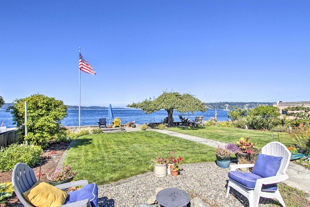 Fire Pit Views and Beach Access Waterfront Escape — 4-Star Luxury Hotel in University Place, United States