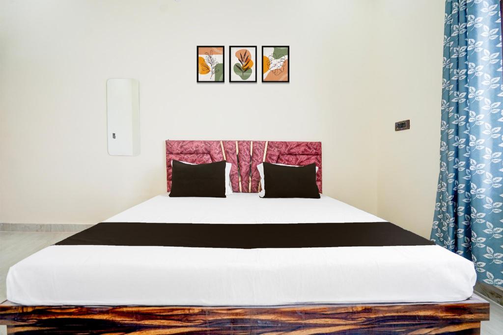 Hotel White House in Allahabad, India