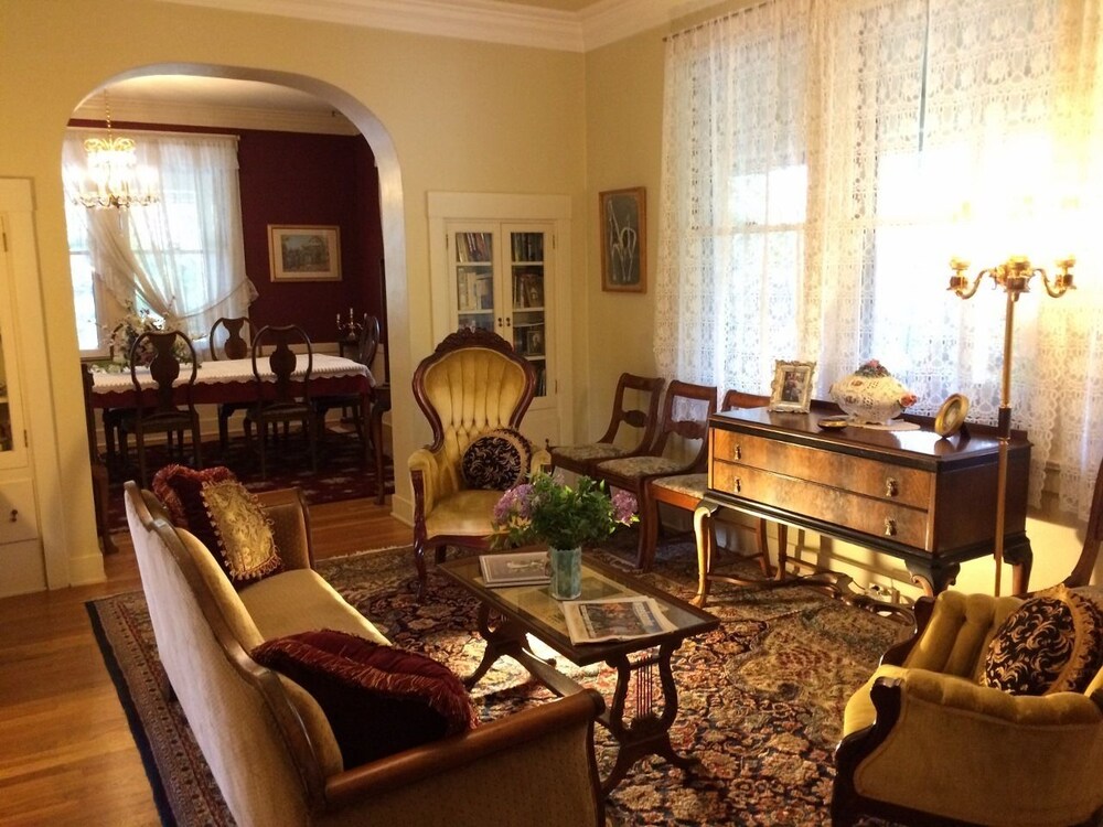 Barretta Gardens Inn - photo 6