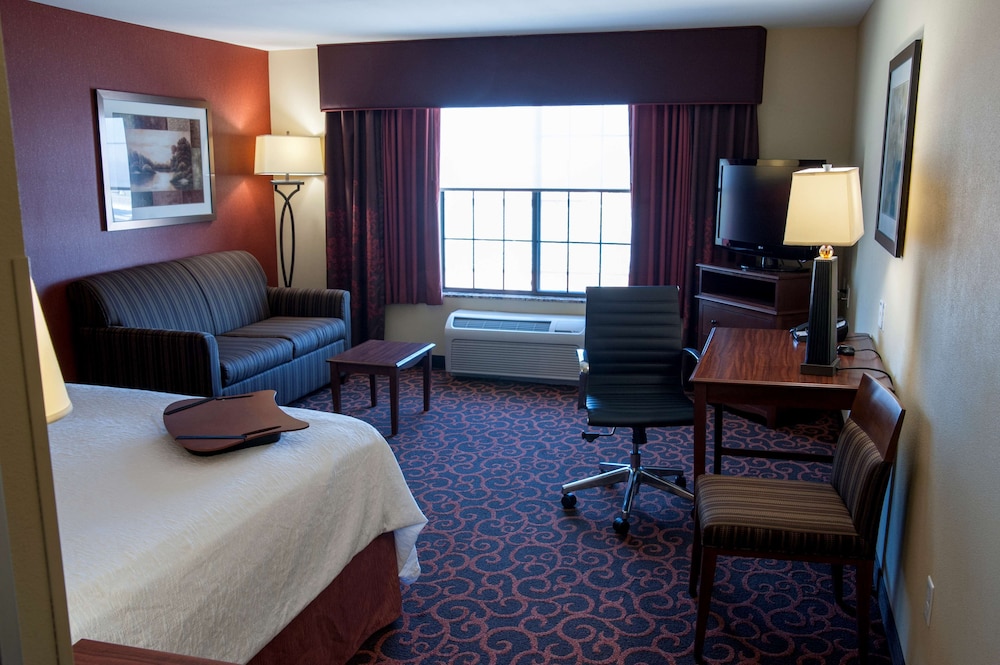 Hampton Inn & Suites Watertown - photo 41