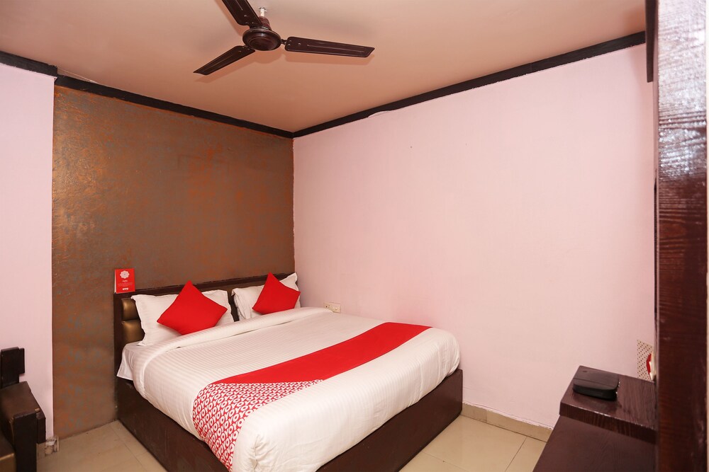 Oyo 18259 Palm Tree - last minute hotel in Ghaziabad