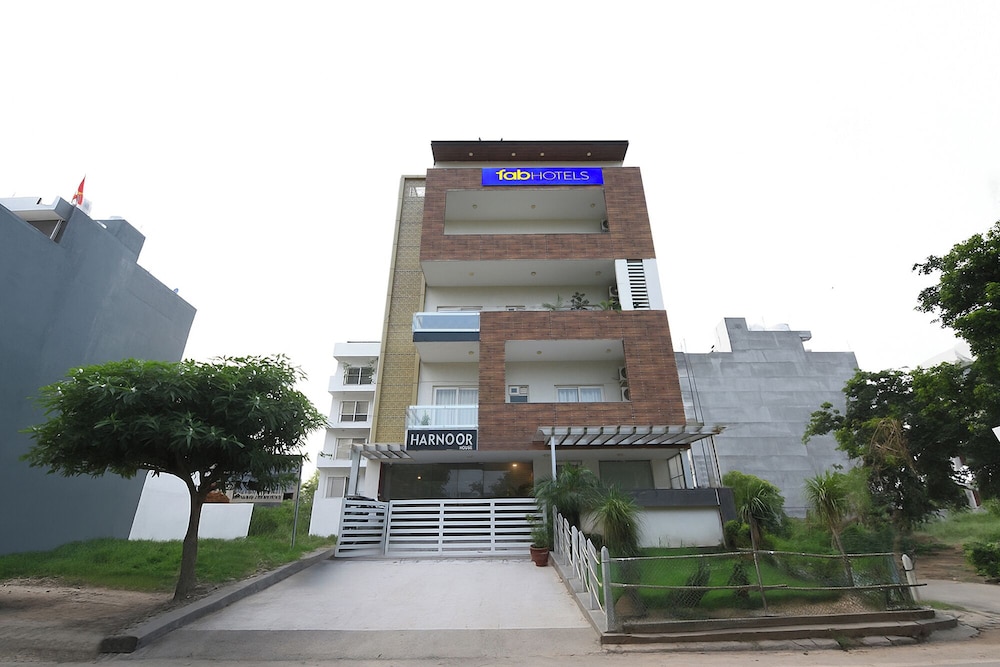 Fabhotel Harnoor House