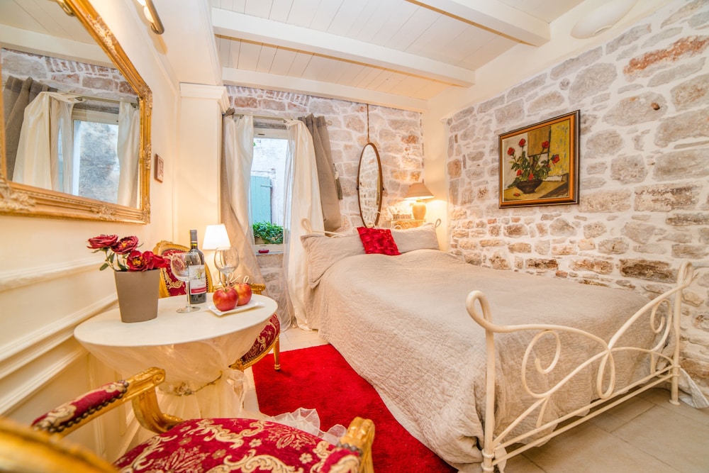 Villa Segalla — 4-Star Luxury Hotel in Rovinj, Croatia