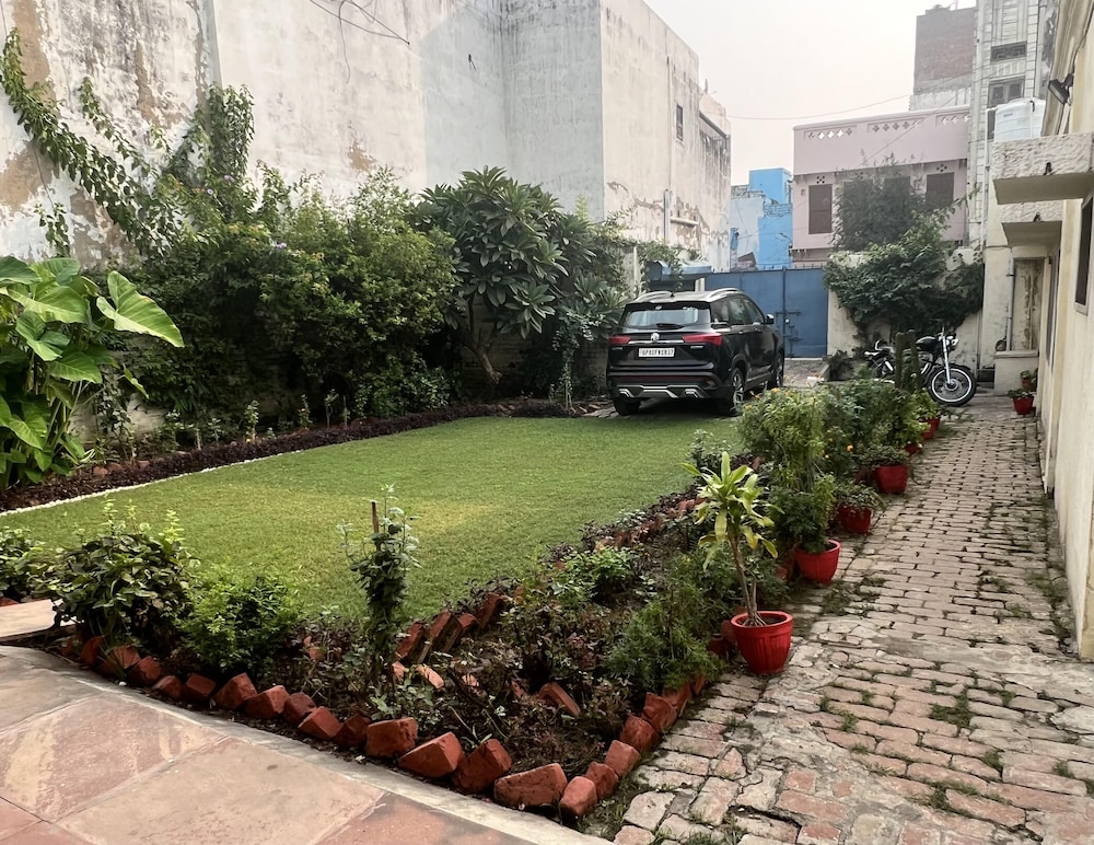 Colonel Dugal’s Near Taj Fort & Shopping