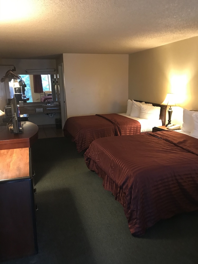 Smokey Point Motor Inn - photo 13