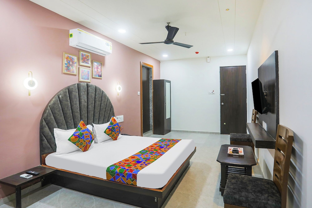 Fabhotel River View in Surat, India