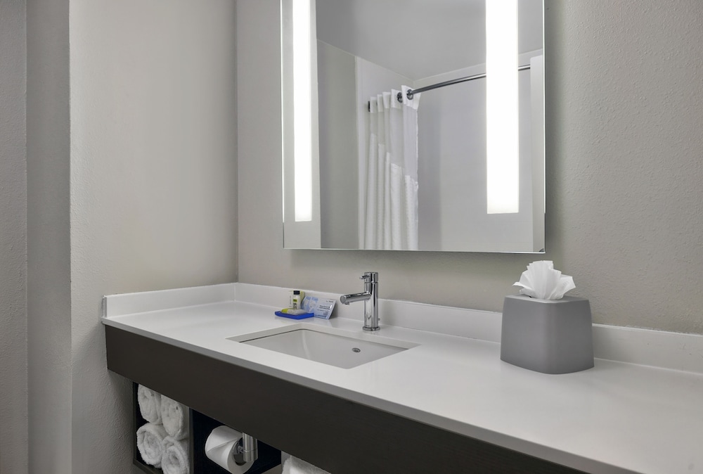 Holiday Inn Express Hotel & Suites Kansas City Grandview by IHG - photo 22