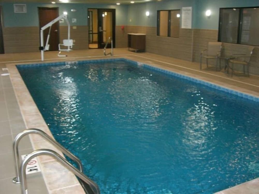 Holiday Inn Express & Suites Uniontown by IHG - photo 13