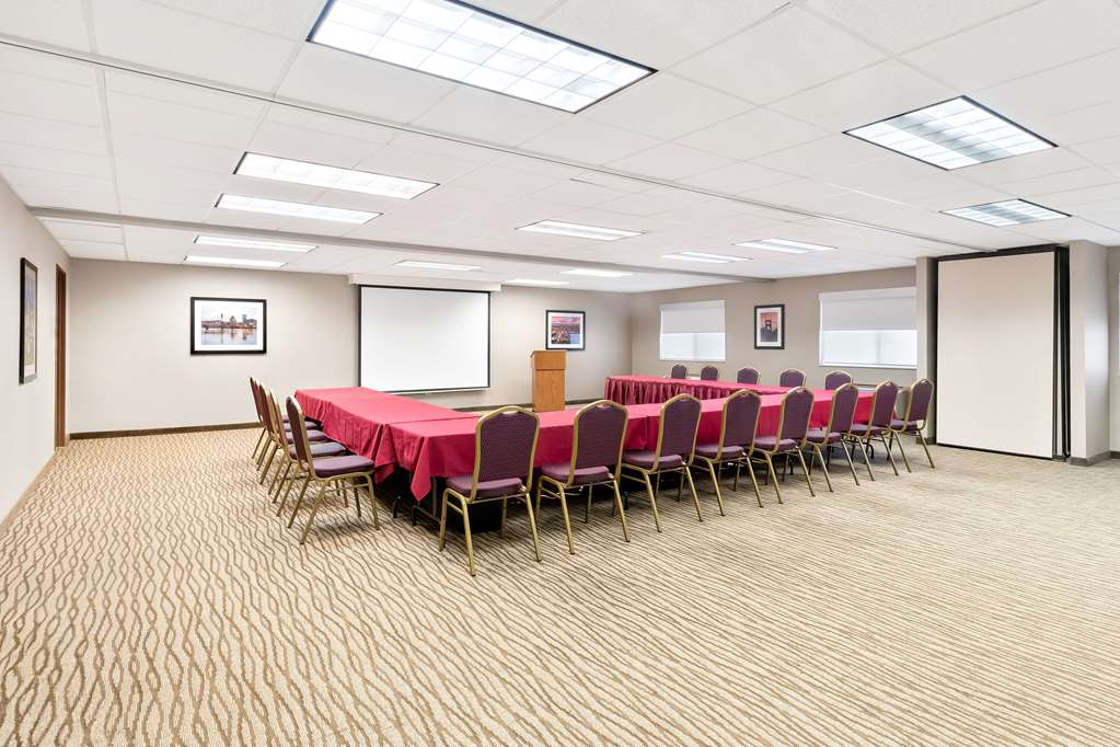 Comfort Suites Portland Airport - photo 35