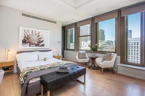 Skyline LuxRetreat Stylish Comfort Pool Gym 1008 — 4-Star Luxury Hotel in Cape Town, South Africa