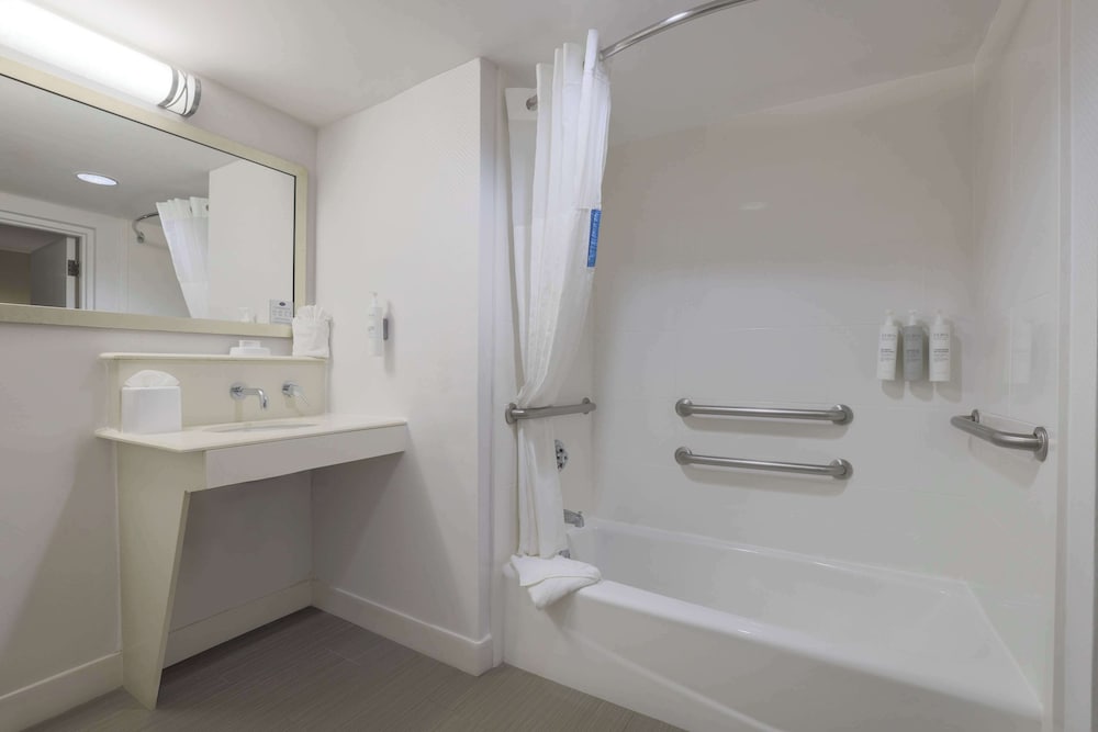 Hampton Inn Raleigh Garner - photo 20