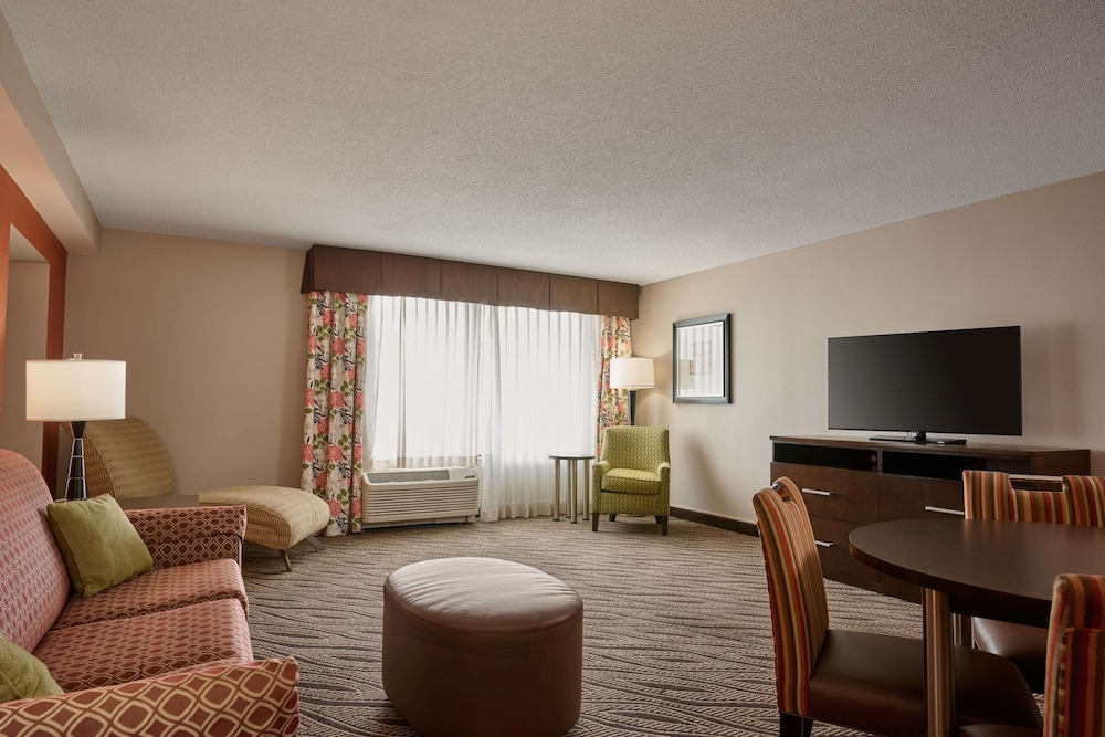 Hampton Inn Evansville Airport - photo 22