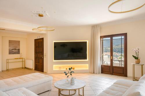 Colourful apartments L'Oro del Sole — 4-Star Luxury Hotel in Argostolion, Greece