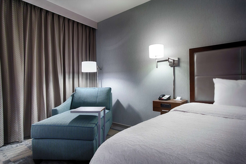 Hampton Inn Salina - photo 16