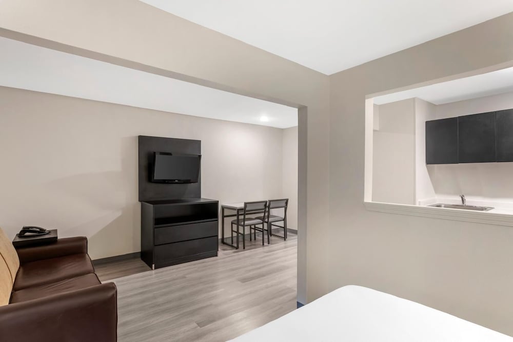 MainStay Suites Little Rock West Near Medical Centers - photo 13
