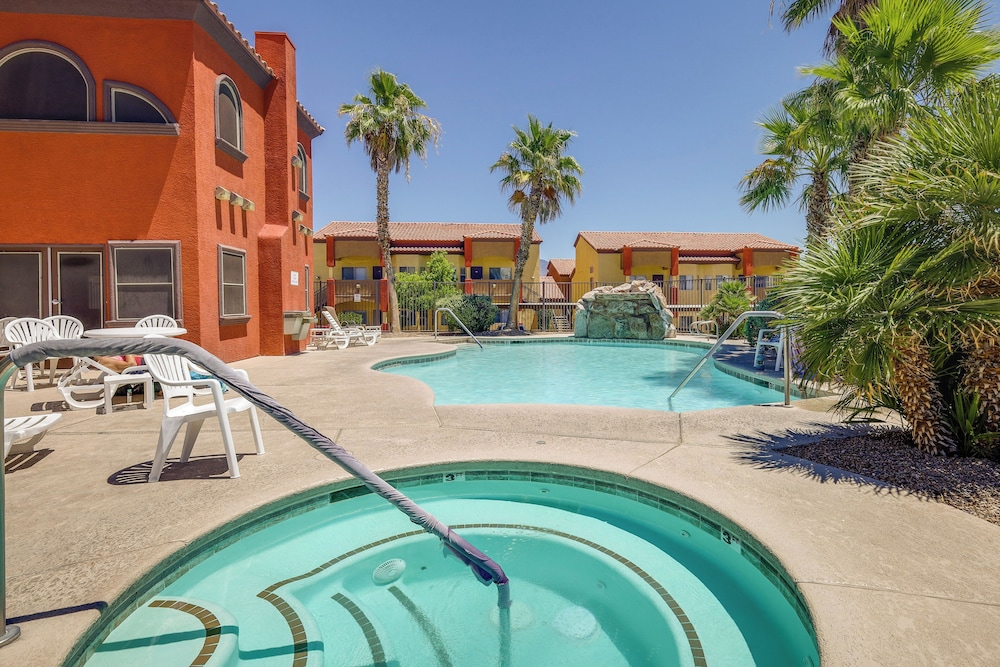 Mesquite Condo with Community Pool and Hot Tub