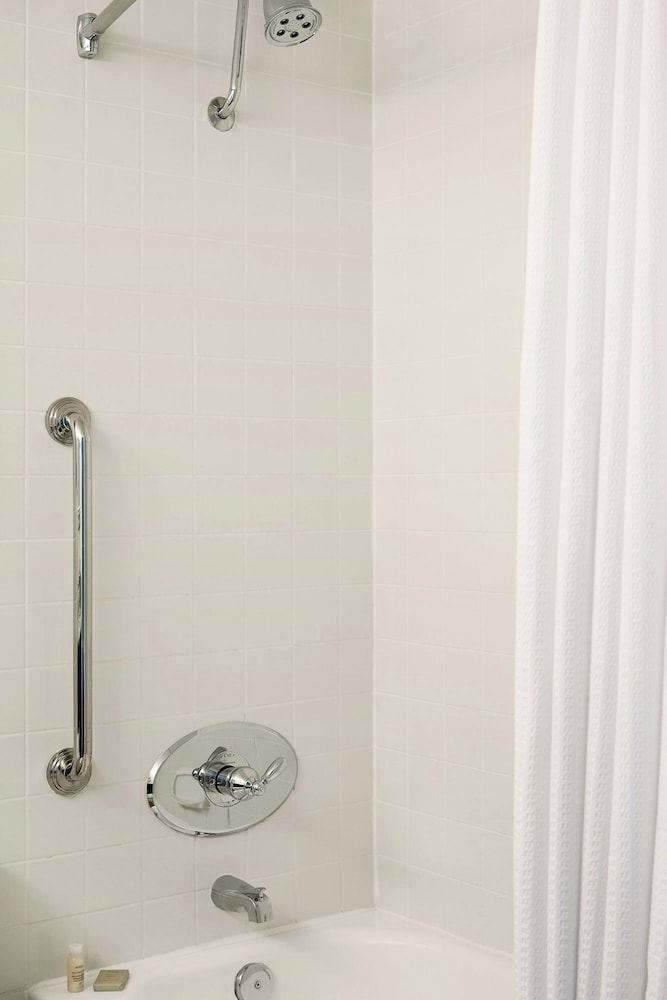 Renaissance Newark Airport Hotel - photo 22