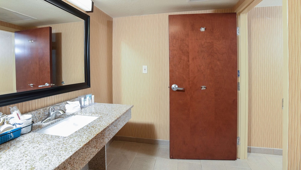 Hampton Inn Dry Ridge - photo 41