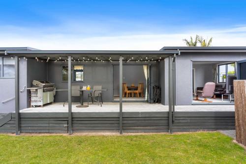 Holidays on Hampton House plus sleep out — 4-Star Luxury Hotel in Whangamata, New Zealand