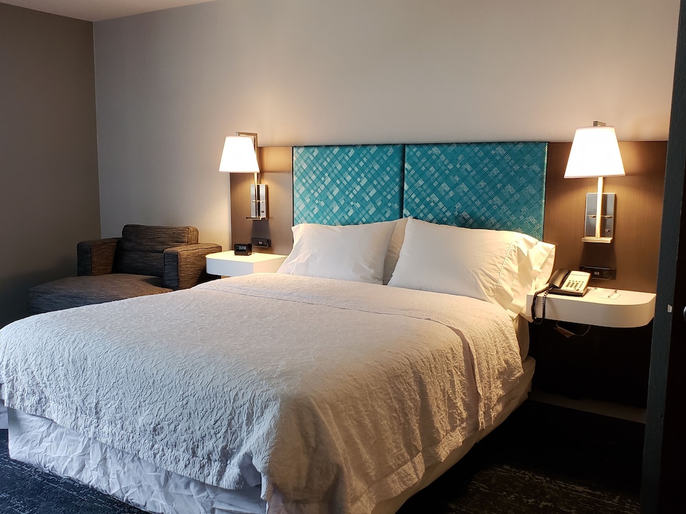 Hampton Inn & Suites Newtown - photo 32