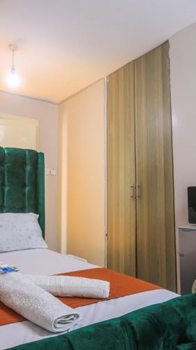 Cosy & Stylish studio apartment near JKIA SGR with high speed WiFi NETFLIX free parking and secure.