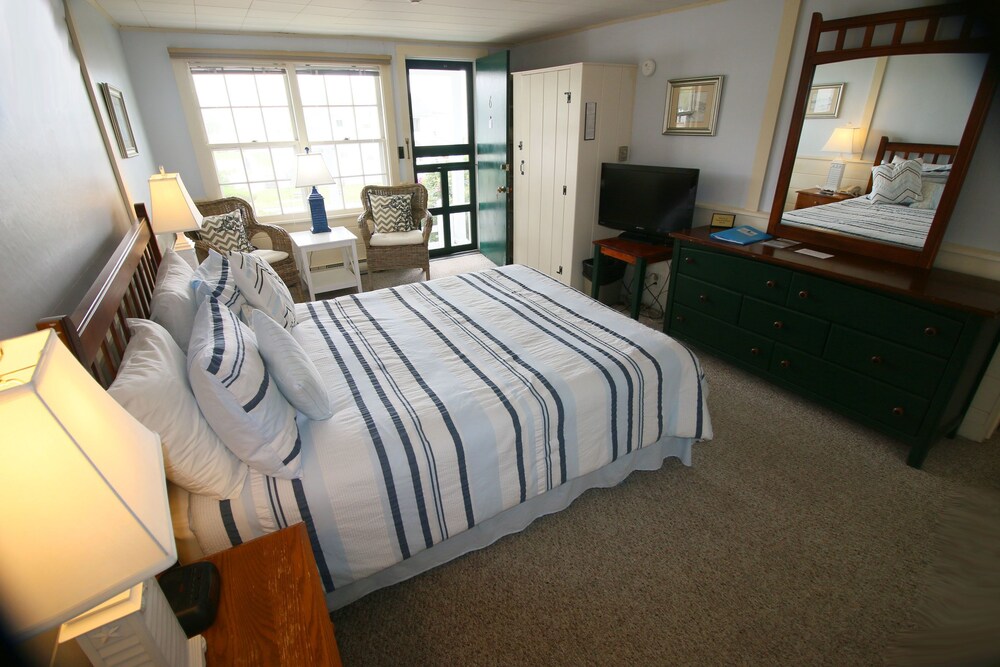 Bluebird Ocean Point Inn - photo 32