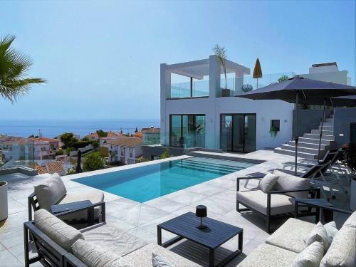 Villa Colina del Mar Luxurious view near the beach — 4-Star Luxury Hotel in Nerja, Spain