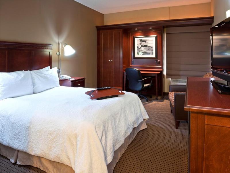 Hampton Inn Rockford - photo 11