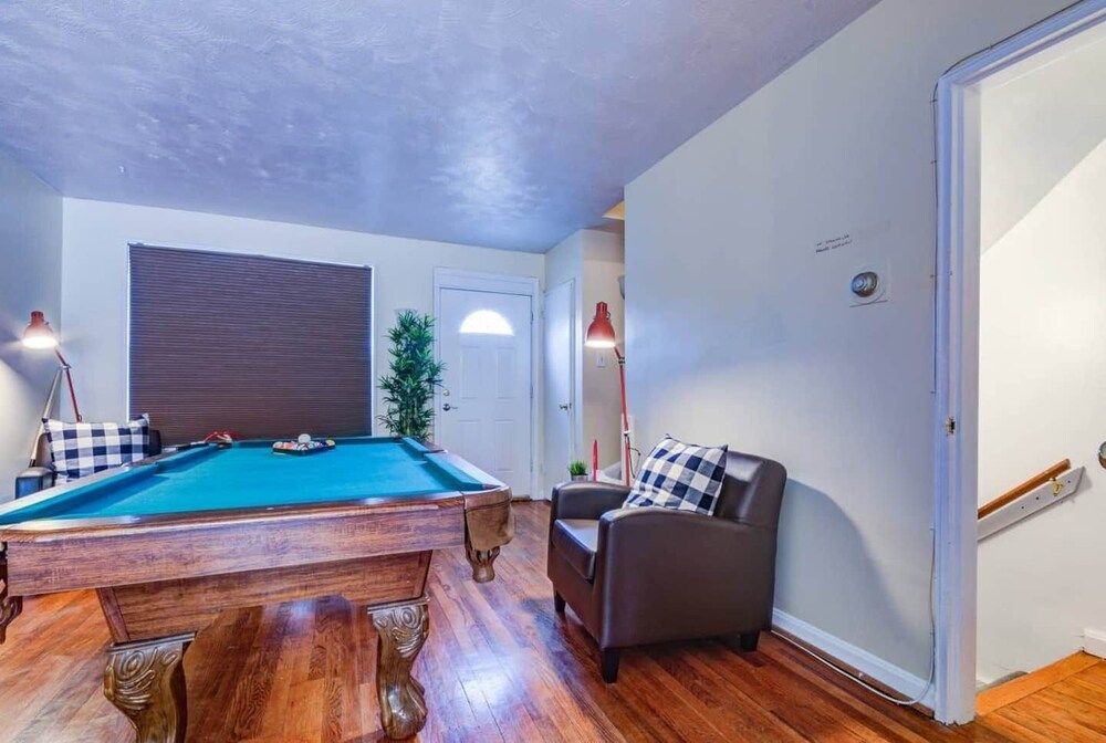 Free Parking & 2 King Beds Vintage Retreat Floyd's Freedom — 4-Star Luxury Hotel in Alexandria, United States