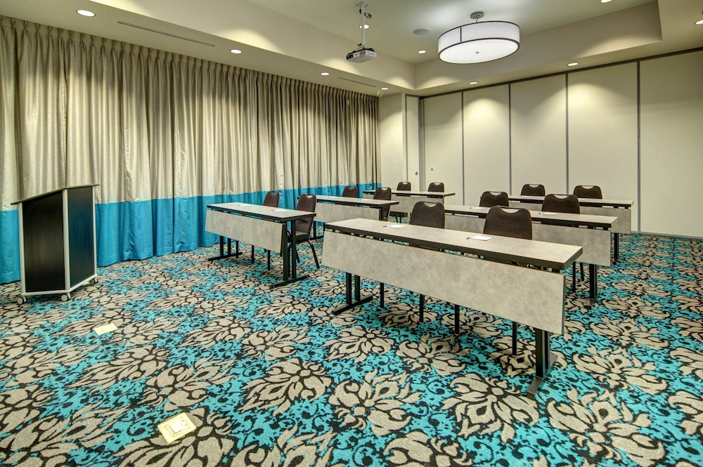 Hampton Inn & Suites Roanoke Downtown - photo 39