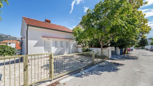 Große Terrasse 200 Meter zum Strand — 4-Star Luxury Hotel in Baska, Croatia