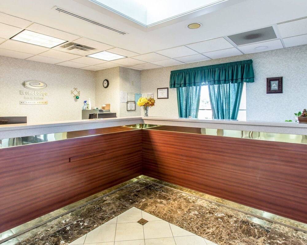 Econo Lodge Inn & Suites Marietta near Dobbins ARB - photo 4