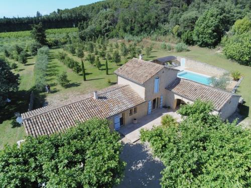 Typical Provencal Bastide Built Of Local Stones In The Luberon In Cheval Blanc With Secured Pool And Wifi Sleeps 6 People. — hotel in Cheval-Blanc