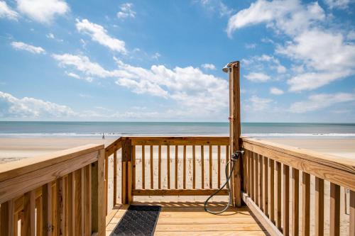 Dip Inn by Oak Island Accommodations - photo 6