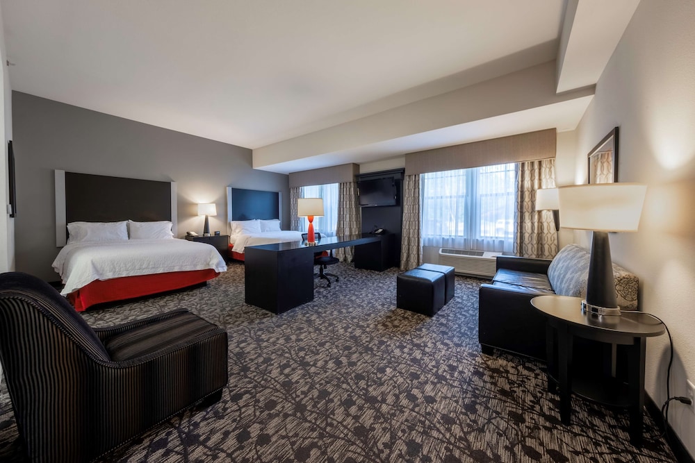 Hampton Inn & Suites DuPont - photo 18